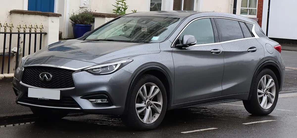 Infiniti Q30 — model photo
