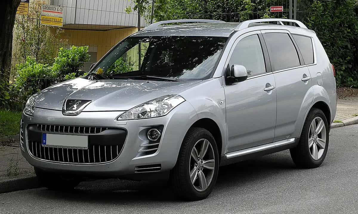 Peugeot 4007 — model photo