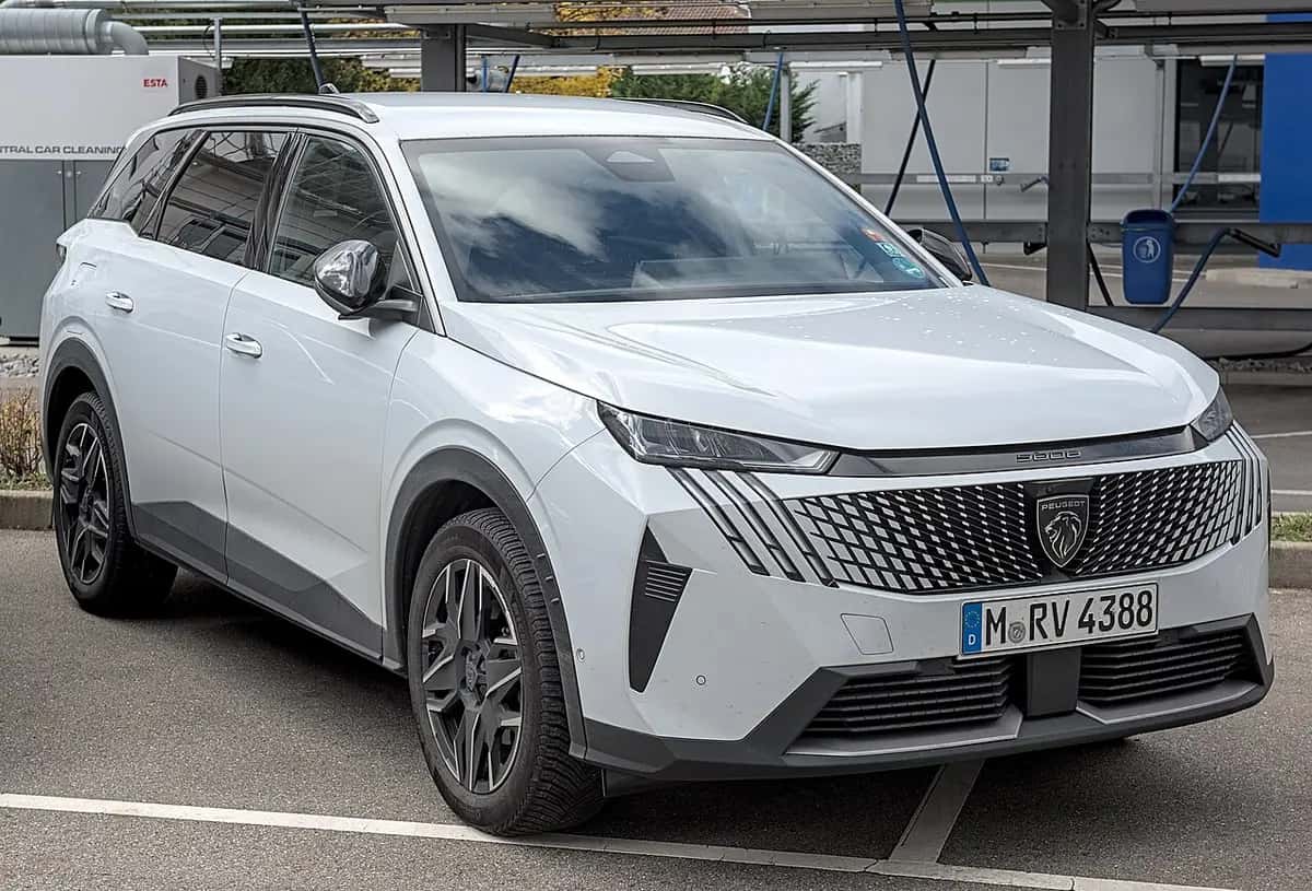Peugeot 5008 — model photo